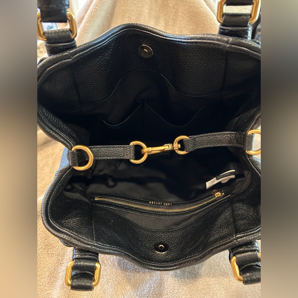 Marc Jacobs Black Leather Shoulder Bag with Gold Accents - Picture 4 of 6